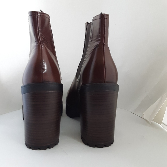 H & M - divided- chunky lug sole ankle boots - Picture 11 of 13